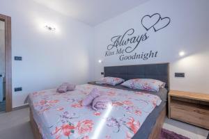 Ferienhaus Georgine mit Pool