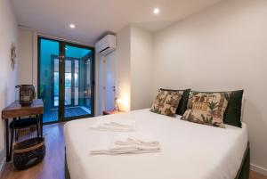 Exotic Flat with Shared Pool & Garden