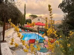 La Viste - SPA-JACUZZI - MASSAGE- SAUNA - 4 SAISONS - Piscine Chauffée Toute l'année - Heated POOL - 800m City Centre - Venterol