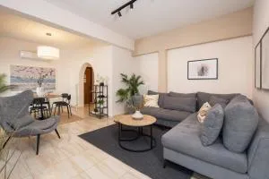 Modern Apartment in Athens with Acropolis & Mt Lycabettus view - Kopanás