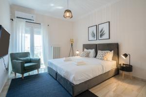 Modern Apartment in Athens with Acropolis & Mt Lycabettus view