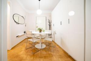 F & B Collection - Flat for 4