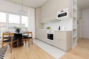 Warszawa Bright 2-bedroom Apartment by Renters