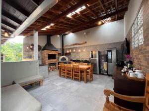 Casa na praia com churrasqueira - Bal. Camboriú