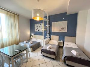 Studio (4 Adults)