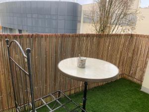 Le Saint HeL, Magnifique T2 en face du TNB