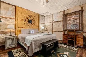 #4 The Judge's Chamber at Garrison in Gruene - Freiheit