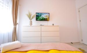 Bucharest Apartment - Private Parking