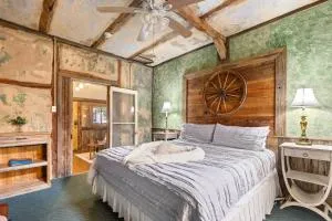 #5 The Dog Run Suite at Garrison in Gruene - Thorn Hill