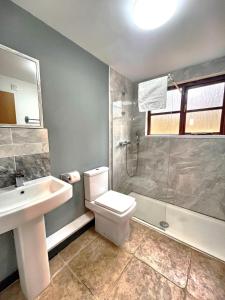 Goldcrest 4-Hot Tub-Woodland Lodges-Carmarthenshire-Tenby