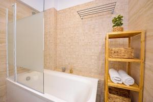 Bucharest Apartment - Private Parking