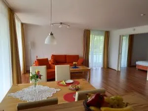 2-Zi. Luxus Appartement mit Bademantelgang zur Wohlfühltherme - Schwarz im Höllthal