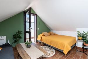 NEW!! Cherry House - Traditional Townhouse in the heart of Tavira