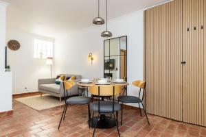 NEW!! Cherry House - Traditional Townhouse in the heart of Tavira