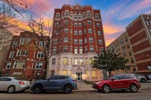 Lively & Fully Furnished 1BR Apartment - Kenwood 408