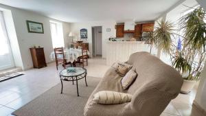Villas Petite maison de village a deux pas du port : photos des chambres