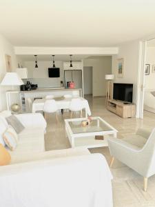 Solezia appartement, piscine et vue mer, by Welcome to Cannes