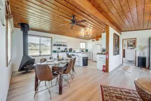 Twentynine Palms Desert Oasis with Pool and Hot Tub! - 二十九棕榈村