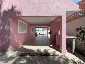 411- Casa para 8 pessoas 20 metros da Praia Central em Bombinhas