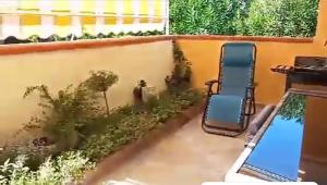 Appartamento con veranda e giardino a 75 m dal mare
