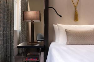 Signature Superior King Room with Terrace and Urban View room in Sina Bernini Bristol