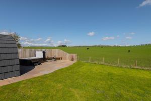 The Stag Pod Farm Stay with Hot Tub Sleeps 2