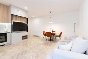 Lake Apart - 50 m2 luksusu nad jeziorem, parking, winda, widok, Netflix