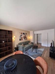 Appartements Le Charmant - Proche de Paris - 326B : photos des chambres