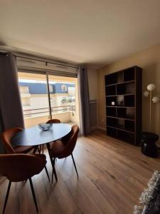 Appartements Le Charmant - Proche de Paris - 326B : photos des chambres
