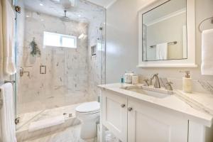 90 Walk Score, Steps to Beach, Dining