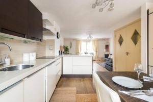 Super Central beautiful Three Bedroom