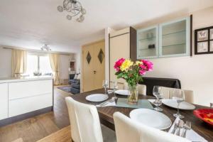 Super Central beautiful Three Bedroom