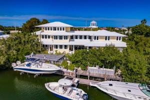 Luxury Villa-60 ft Pool-Jacuzzi-Endless Amenities-