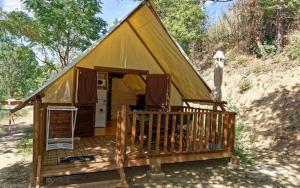 Campings Camping les Rives du Lac de Vinca : photos des chambres