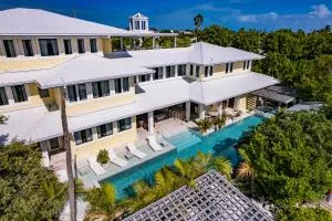 Luxury Villa-60 ft Pool-Jacuzzi-Endless Amenities- - Big Pine Key