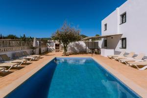 Villa Torres 10 minute walk from Playa den Bossa