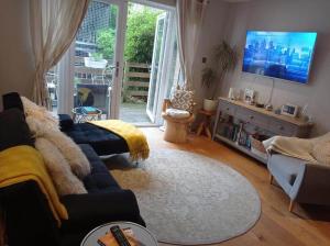 Three Bedroom Apartment by Beautiful Park