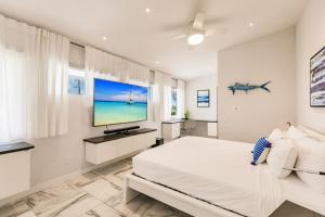 Luxury Villa-60 ft Pool-Jacuzzi-Endless Amenities-