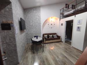 TAPIA'S ROOMS one