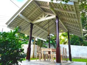 Ceylon Little Paradise - Ampegama