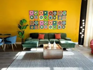 McCormick 3Br/2Ba Family Oasis for up to 8 guests with Optional Parking & Gym - Burbank