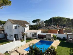 Chalet Ciudad Ducal con piscina y jardin