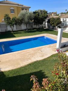 Chalet Ciudad Ducal con piscina y jardin