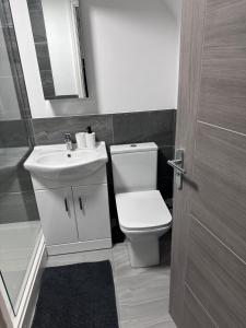 Stunning 2-flat in Leicester!