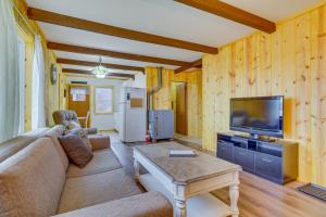 Pet-Friendly Cabin Retreat: Wisconsin River Access