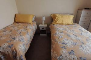 2 Bed House - Sleeps 4 - Pets - Garden - Parking