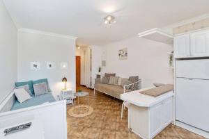 Comfortable studio + pool few steps from beach