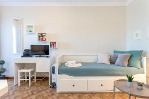 Comfortable studio + pool few steps from beach