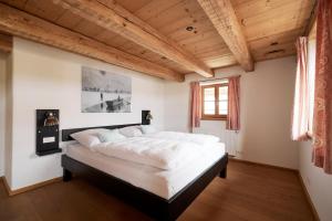 Villa Tegernsee - Exclusive Lakefront Villa with private Zirben Sauna, 4 Rooms for Family & Friends