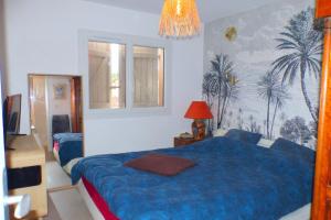 Family cocoon near the sea